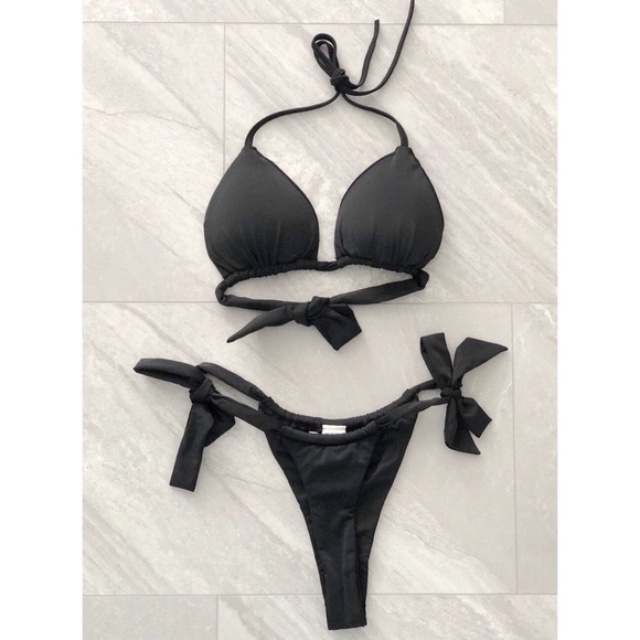 Black Bikini 🖤 - Picture 5 of 8
